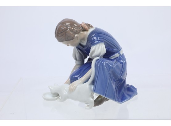 B&G  Bing & Grondahl #1745 Figurine Girl & Cat