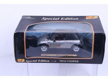 Maisto Special Edition Mini Cooper Collectible Car New In Box 1:18 Scale