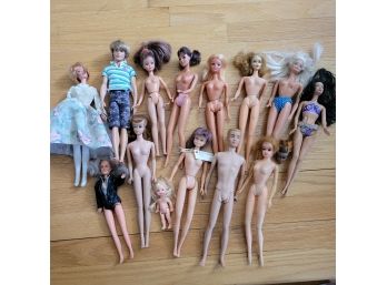Large Lot Of 14 Miscellaneous Vintage Barbie Dolls For Parts Or Repair