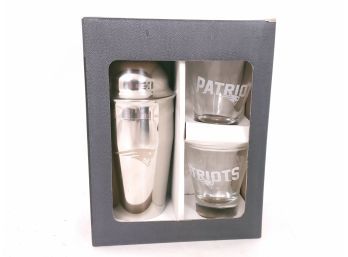 NFL Patriots Gift Set Shaker And Martini Glasses