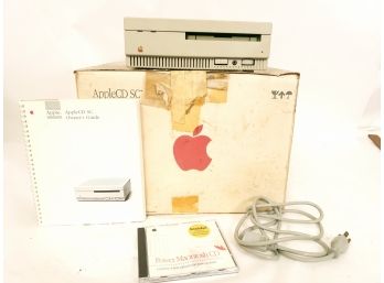 AppleCD SC Vintage Apple  Computer In Box