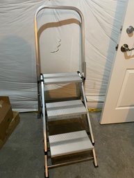 Folding Step Ladder With Safety Handrail