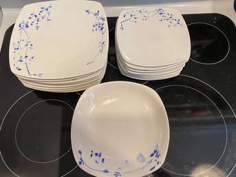 Plates And Bowls With Blue And White Floral Pattern