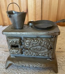 Queen Mini Vintage Stove