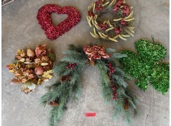 5 Assorted Seasonal Wreaths