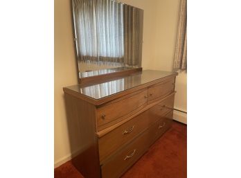 Dresser With Mirror