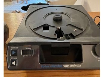 Kodak 5200 Slide Projector & Vintage Screen