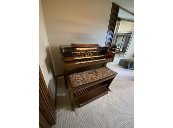 Vintage Hammond Organ