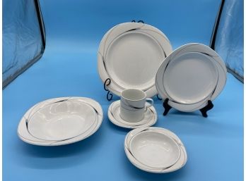 Mikasa Caviar China Set