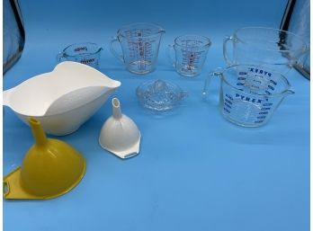 Huge Pyrex Measuring Set