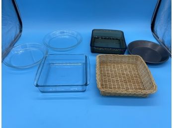 Assorted Pyrex Bakeware