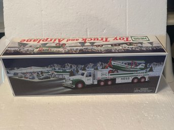 Hess Truck 2002 NIB