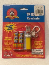 PEZ Looney Tunes Candy Keychain Dispenser Novelty 2000 NEW  Refills