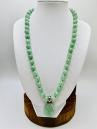 18 Inch Jadeite Pendant And Necklace With Silver Clasp