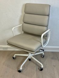 Single Eames Soft Pad Chair, Executive Height - Cloud Leather On Cream