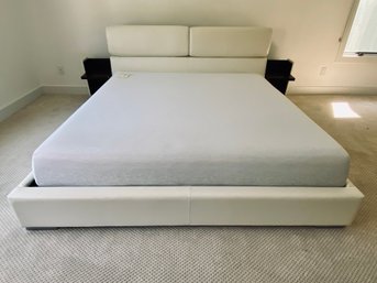 KING White Faux Leather Coaster Furniture Modern Bed W/ HeadrestsPull Out Side Tables With Casper Mattress