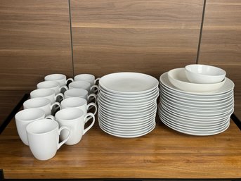 Set Of White Crate And Barrel Dinnerware - Aspen Coupe