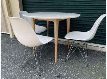 White Modern Round Table With Natural Wood Legs And Set Of 4 Molded Plastic Chairs With Chrome Bases