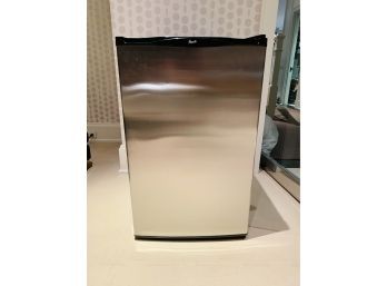 Avanti Mini Fridge