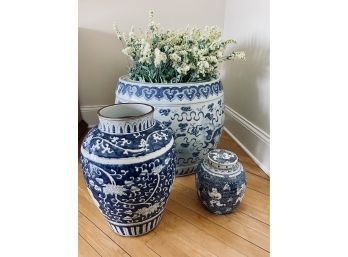 Large Blue And White Chinese Export Cache Pot Tambour Foo Dogs, Porcelain Ming Jar, Ginger Jar