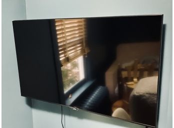 Samsung UN43TU8000F 43' Flat Screen TV (Downstairs)