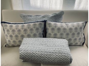 QUEEN Amanda Lindroth Blue And White Coverlet And Matching Single Pillow Cover Plus 2 Coordinating