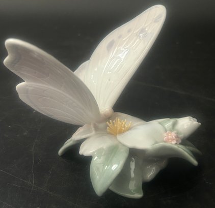 Vintage Lladro Porcelain Butterfly 'Refreshing Pause', 06330, 4.25' X 4.' X 2.75'H, In Original Box