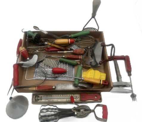 Nice 28 Pcs Various Vintage Kitchen Drawer Necessities, Green And Red Wooden Handls & Others