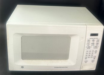 GE Turn Table Microware Oven, 2003, 18' X 12.5' X 11'H