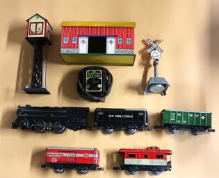 1950's Marx Electric Train Set - Possibly #5942 - NYC Loco, Tender, 3 Cars And More - See Description