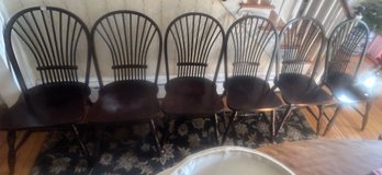 6 Pcs Vintage Matching Winsor Chairs, 19.5' X 17' X 40.5'H