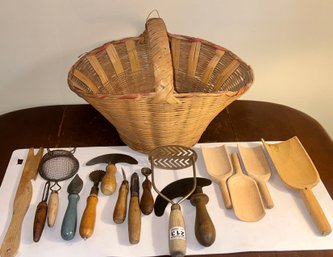 15 Pcs Vintage Wooden Handled Kitchen Food Prep Necessities In Vintage Basket