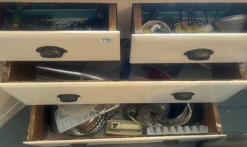 4-Drawers Of Kitchen Essential In Butler's Pantray