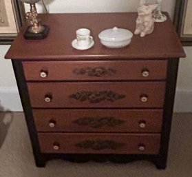 Vintage Hitchcock 2-Tone Stenciled 4-Drawer Chest Of Drawers, 31.25' X 17,75' X 31.25'