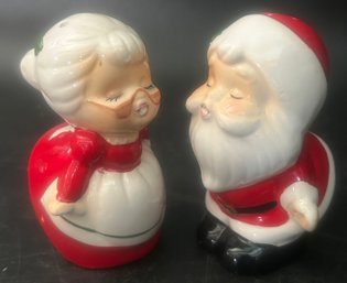 Vintage Santa & Mrs. Claus Salt & Pepper Shakers, 3.56'H