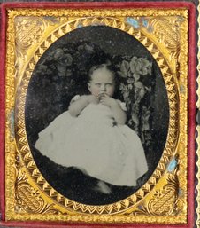 Wood Frame Daguerreotype Case With Sixth Plate Ambrotype Of An Infant - Identified