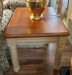 Wooden End Table With Stained Top On Cream Painted Turned Legs - 21.75 X 26 X 21'