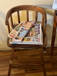 Vintage Curved Back Wooden Child's Hi-Chair - 15,5 X 15,5 X 29' H