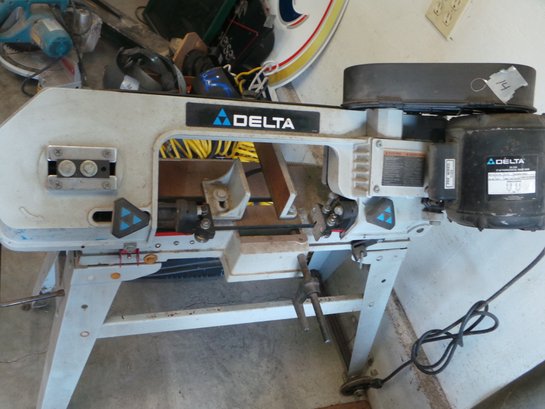 Lot # 14 - Delta -  Horizontal Gravity Fed Band Saw And Blade - See Pics -untested