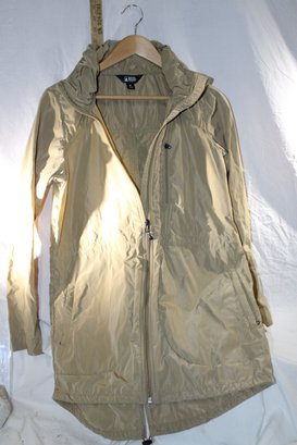 Eastern Mountain Sports Rainwear -Spring Showers Are Here! Size Medium, Hooded,many Working Zippered Pockets,