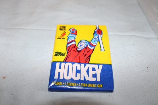 1985 Topps NHL *hockey*  1 Unopened Packs, @ 12 Cards  & 1sticker   NHLPHA