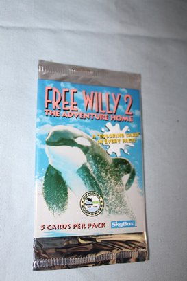 1995- SKYBOX- FREE WILLIE  Movie Trading Cards,  1 Unopened Pack, 5 Cards 1 Coloring Cards