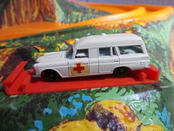 Lesney - 1960's  Vintage No.3 Matchbox Series Mercedes Benz 'Binz' Ambulance (A)