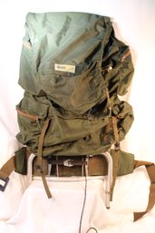 Vintage Tom Cat Hiking Backpack. All Zippers, Snaps, Belts Work,