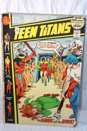 Comics -   DC Comics - Teen Titans - 25c- No. 39 - The Hawk And The Dove