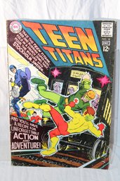 Comics - DC Comics - Teen Titans -12c - No.18 - Action And Adventure  (2)