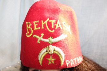 Vintage  Shriner's Red Felt Bekatash Patrol Fez /hat By The Hefter Rich Co. 43-51 W. 4th St, NY , NY