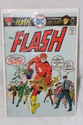 Comics -  DC Comics - The Flash -  25c - No. 239
