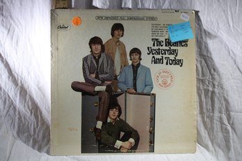 Vinyl - Beatles -  Yesterday And Today - 'Trunk Cover' Stereo  Album -  Record Good, Cover Good (2)