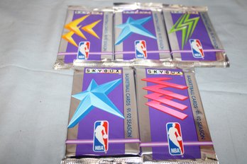 1991-92    NBA- 5 Unopened SKYBOX Basketball  Foil Packs (#1) Blue